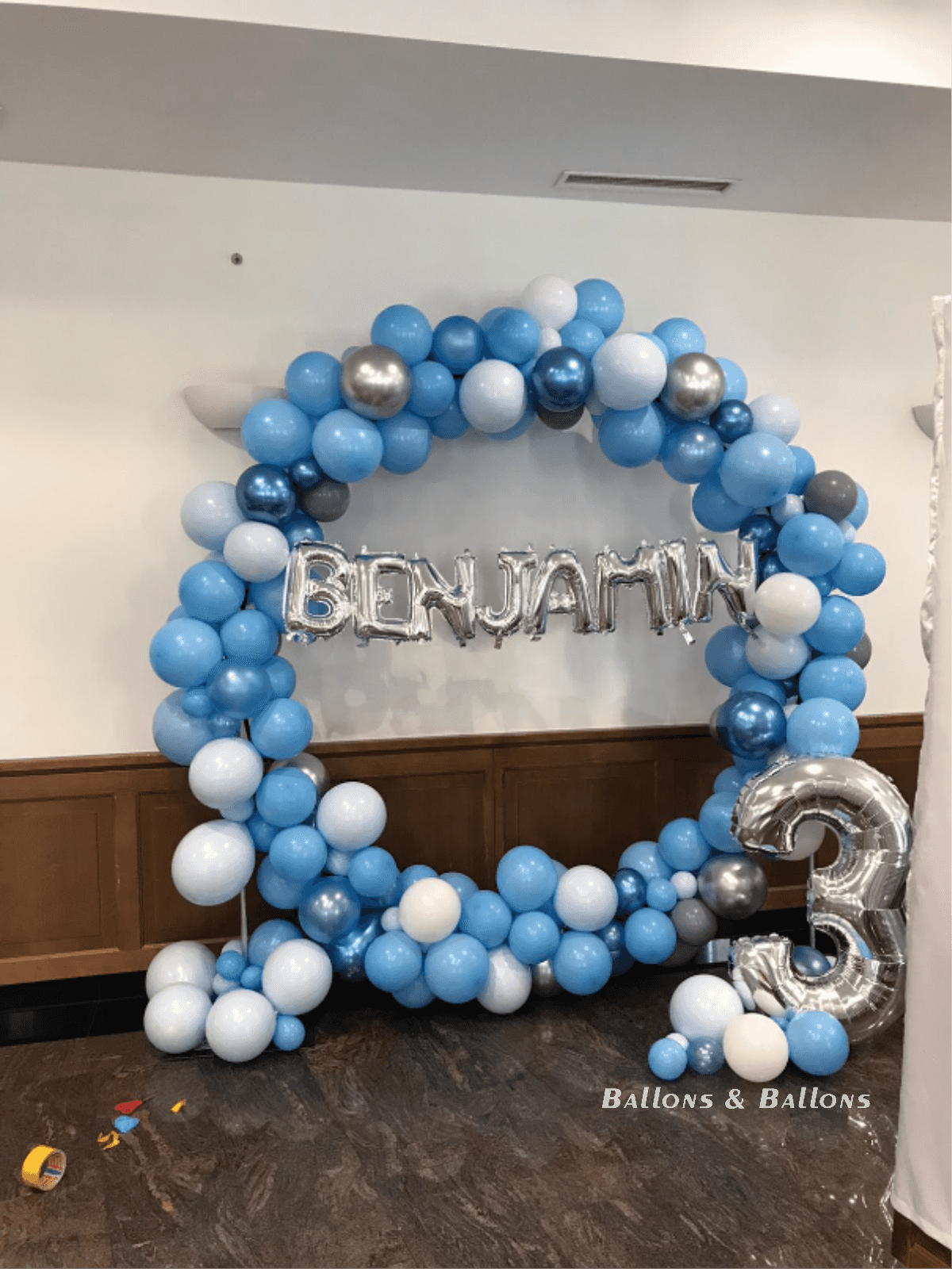 Ein Ballondekor für den 3. Geburtstag eines Jungen in Wien