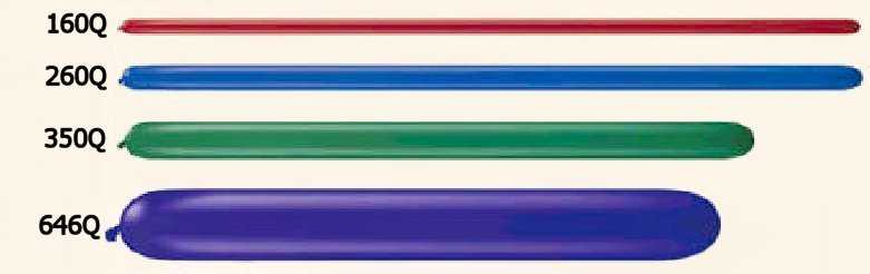 Verschiedene Größen von grünen, blauen und roten Ballons in Wien.